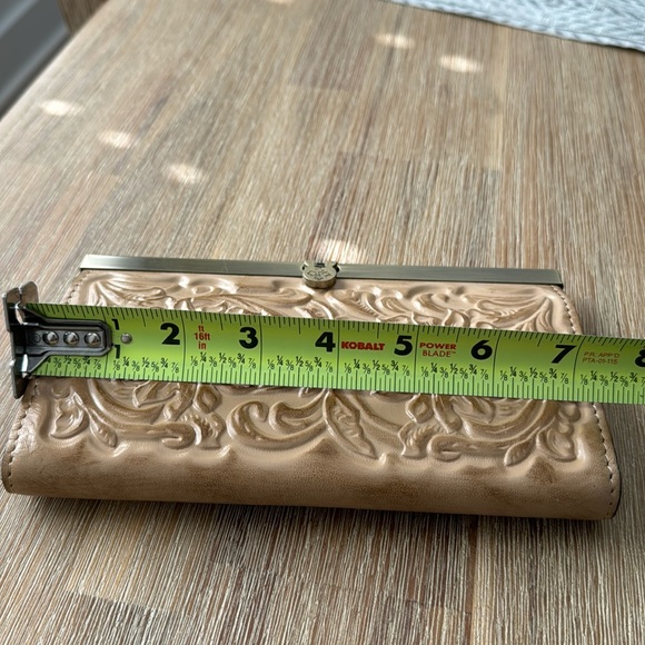 Patricia Nash Cauchy Tooled leather framed RFID Wallet chalk white used - Picture 6 of 7